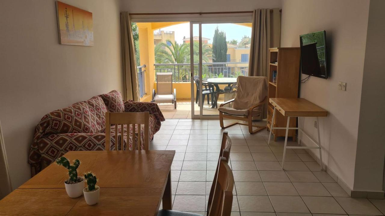 Sunny Limnaria Gardens 2 Bedroom Apartment Paphos Kültér fotó