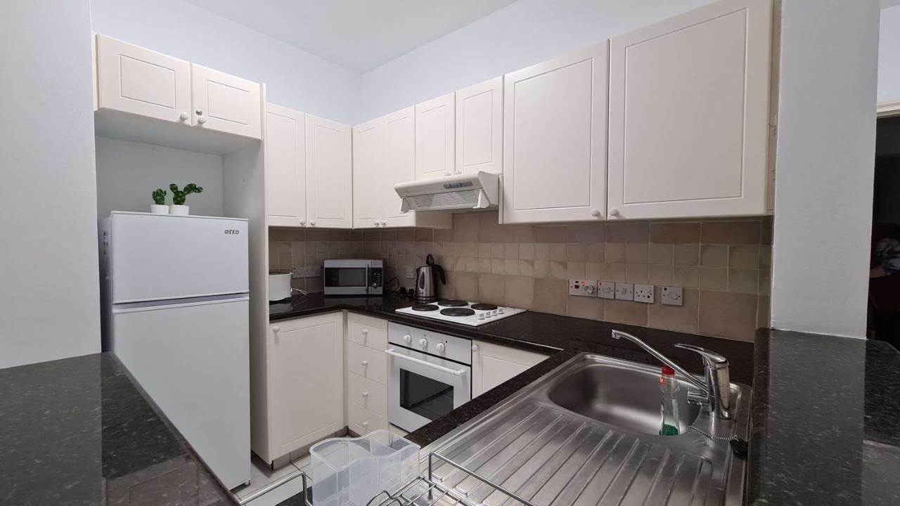 Sunny Limnaria Gardens 2 Bedroom Apartment Paphos Kültér fotó